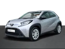 Cinzento atomic / tej ns (metalizado) Usado 2023 Toyota Aygo X-play Citadino | € 17.000 (Preço justo)