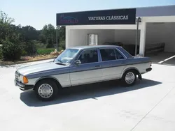 Azul Usado 1981 Mercedes W115 | € 8.450