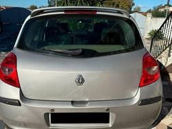 Usado 2006 Renault Clio II Dynamique Sedan | € 3.250 (Preço justo)