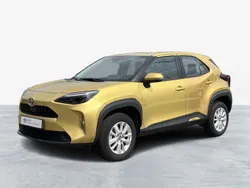 Dourado (pintura metalizada) Usado 2024 Toyota Yaris Comfort Sedan | € 26.750 (Preço elevado)