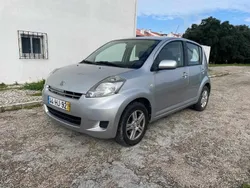 Cinzento Usado 2009 Daihatsu Sirion Citadino | € 3.950