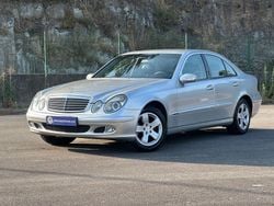 Cinza Usado 2004 Mercedes E220 Classic Sedan | € 8.390