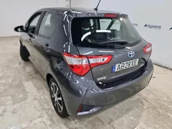 Cinza Usado 2020 Toyota Yaris Hybrid Comfort | € 16.900 (Preço justo)