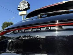 Preto Usado 2023 Porsche Macan SUV | € 82.500 (Bom preço)