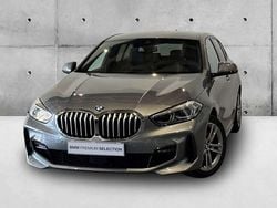 Cinza skyscraper metalizado Usado 2024 BMW 116 Shadowline Citadino | € 31.500 (Preço justo)
