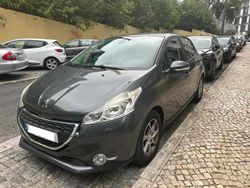 Cinzento Usado 2015 Peugeot 208 Citadino | € 7.500 (Bom preço)