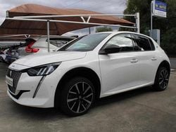 Branco Usado 2023 Peugeot e-208 GT-line Citadino | € 21.500 (Preço justo)