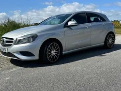 Cinzento Usado 2014 Mercedes A180 Citadino | € 17.900 (Preço elevado)