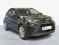Preto (pintura metalizada) Usado 2024 Toyota Aygo X-play Citadino | € 17.750 (Preço elevado)