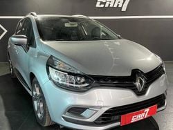 Cinza Usado 2017 Renault Clio GrandTour GT-Line Carrinha | € 11.750