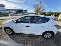 Branco Usado 2024 Dacia Sandero Essentiel | € 14.990 (Bom preço)