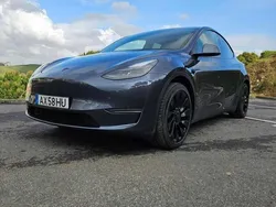 Cinzento Usado 2023 Tesla Model Y Standard Range SUV | € 34.900 (Preço justo)