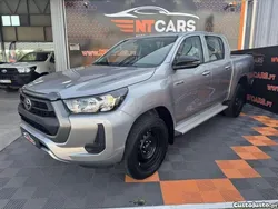 Cinza Usado 2025 Toyota HiLux Comfort Pickup | € 64.900
