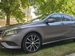 Cinza Usado 2015 Mercedes A180 AMG line | € 13.990 (Super Preço)
