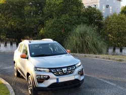 Cinza Usado 2023 Dacia Spring Expression Citadino | € 13.950 (Preço justo)