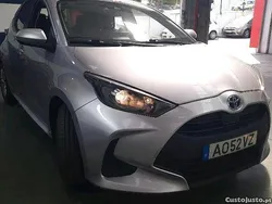 Cinza Usado 2022 Toyota Yaris Hybrid Comfort | € 16.699 (Super Preço)