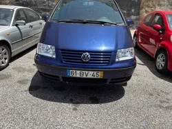 Azul Usado 2003 VW Sharan Monovolume | € 4.500