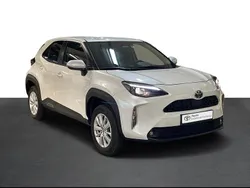 Branco (sólida) Usado 2024 Toyota Yaris Comfort Sedan | € 26.750 (Preço justo)