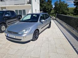 Cinza Usado 2000 Ford Focus Trend Citadino | € 1.750 (Preço justo)