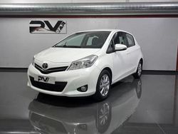 Branco Usado 2012 Toyota Yaris Active Citadino | € 8.490 (Bom preço)