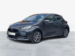 Cinza (pintura metalizada) Usado 2024 Toyota Yaris Luxury Sedan | € 27.750 (Preço justo)