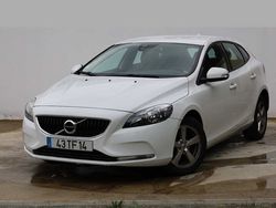 614 branco gelo Usado 2017 Volvo V40 Kinetic Carrinha | € 14.700 (Preço justo)