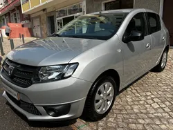 Cinza Usado 2015 Dacia Sandero Comfort Citadino | € 8.880 (Preço justo)