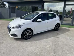 Branco Usado 2015 Peugeot 208 Style Citadino | € 10.850 (Preço justo)