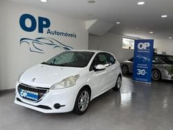 Branco Usado 2014 Peugeot 208 Access Citadino | € 7.950 (Preço justo)