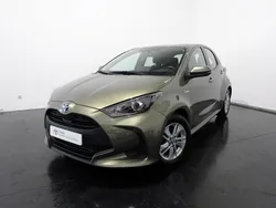 Bronze (pintura metalizada) Usado 2024 Toyota Yaris Comfort | € 24.750 (Bom preço)