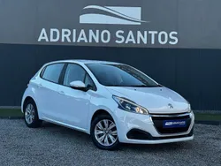 Branco Usado 2015 Peugeot 208 Active Citadino | € 10.900 (Preço justo)