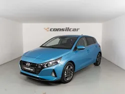 Azul Usado 2022 Hyundai i20 Comfort Citadino | € 15.680 (Preço justo)