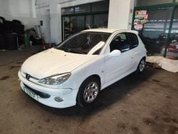 Branco Usado 2002 Peugeot 206 Citadino | € 2.000 (Super Preço)