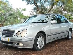 Usado 2000 Mercedes E220 Sedan | € 4.300