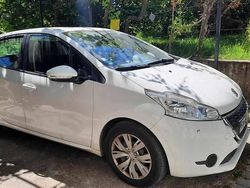 Branco Usado 2015 Peugeot 208 Citadino | € 6.000 (Super Preço)