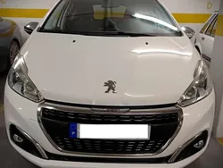 Branco Usado 2015 Peugeot 208 Citadino | € 7.950 (Bom preço)