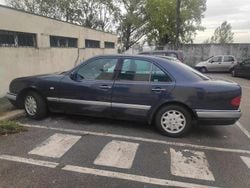 Azul Usado 1997 Mercedes E220 Sedan | € 2.800