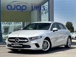 Cinza Usado 2019 Mercedes A160 Style | € 19.970