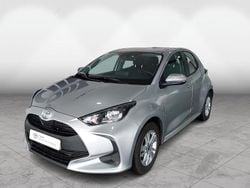 Cinza (pintura metalizada) Usado 2023 Toyota Yaris Comfort | € 18.250 (Preço justo)