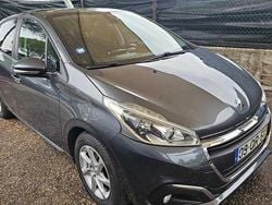 Verde Usado 2015 Peugeot 208 Citadino | € 6.500 (Bom preço)
