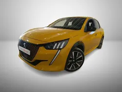 Amarelo Usado 2021 Peugeot e-208 GT Citadino | € 19.990 (Bom preço)