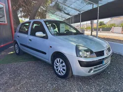 Cinzento Usado 2002 Renault Clio II Citadino | € 1.600 (Bom preço)