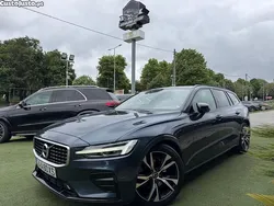 Azul Usado 2020 Volvo V60 R-Design Carrinha | € 31.350 (Bom preço)