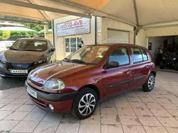 Vermelho Usado 1998 Renault Clio II | € 1.950 (Caro)