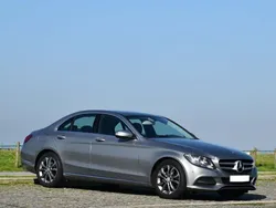 Cinzento Usado 2016 Mercedes C180 Sedan | € 18.490 (Preço justo)