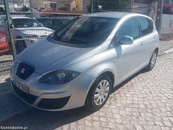 Cinza Usado 2011 Seat Altea Reference Monovolume | € 6.900