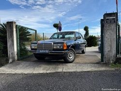 Azul Usado 1980 Mercedes 240 Sedan | € 8.000