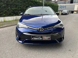 Azul Usado 2016 Toyota Avensis Luxury Carrinha | € 15.750