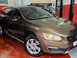 Castanho Usado 2016 Volvo V60 CC Momentum Carrinha | € 18.180