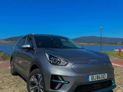 Cinzento Usado 2022 Kia e-Niro SUV | € 26.650 (Preço justo)